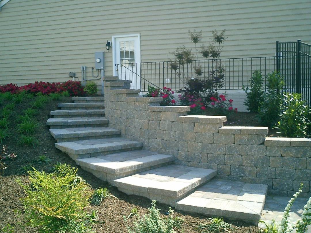Slab steps along a block retaining wall